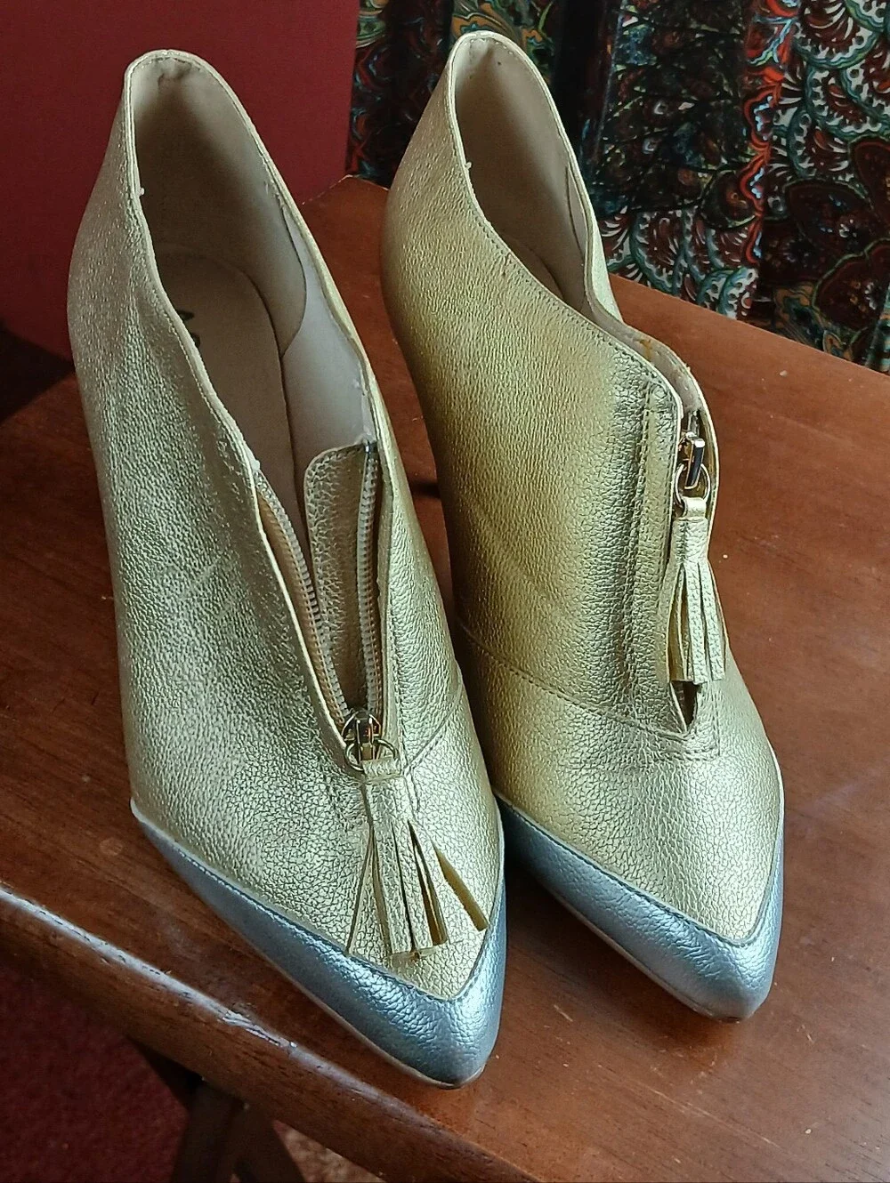 ASHRO Gold Metallic Pointed Toe Zip Front Kitten Heeled Bootie Pump Size 8.5M
